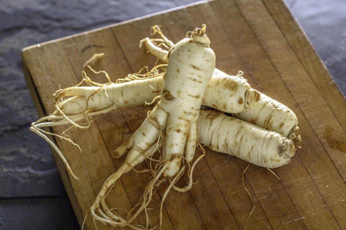 สารสกัดจากโสม (Ginseng Extract) : เพิ่มความกระจ่างใสให้ผิวหมองคล้ำ
