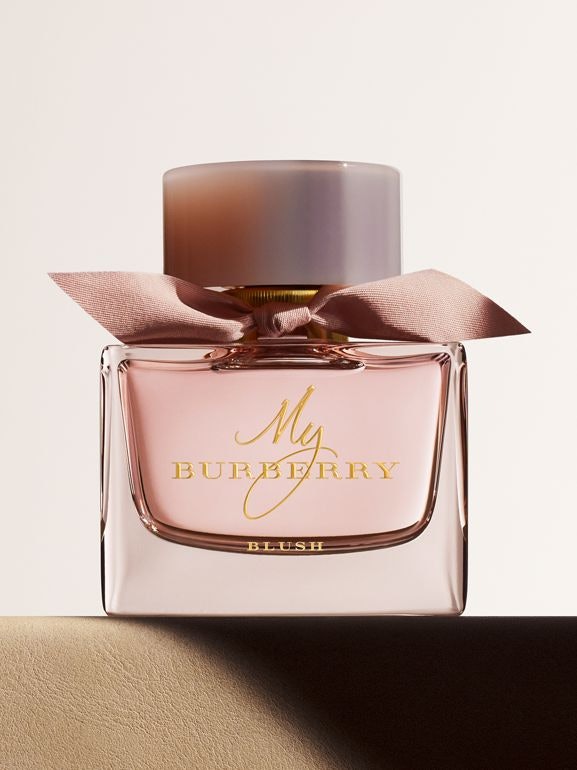 Blush Eau De Parfum น้ำหอมที่สื่อความเป็นผู้หญิงได้อย่างงดงาม
