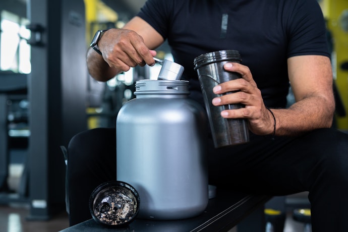 ผู้ที่ออกกำลังกายเพื่อสร้างกล้ามเนื้อ เลือก Creatine Micronized หรือ Creatine Kre-Alkalyn