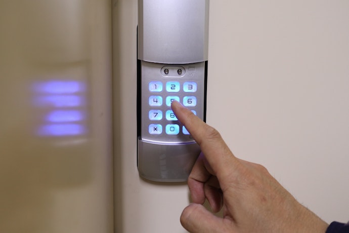 Digital Door Lock แบบรหัสผ่าน/คีย์การ์ด : เหมาะกับผู้ที่ไม่ต้องการความซับซ้อน
