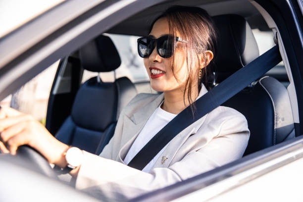 เน้นความคมชัด เช่น ใส่ตอนขับรถ เลือกเลนส์ Polarized หรือเลนส์พิเศษ