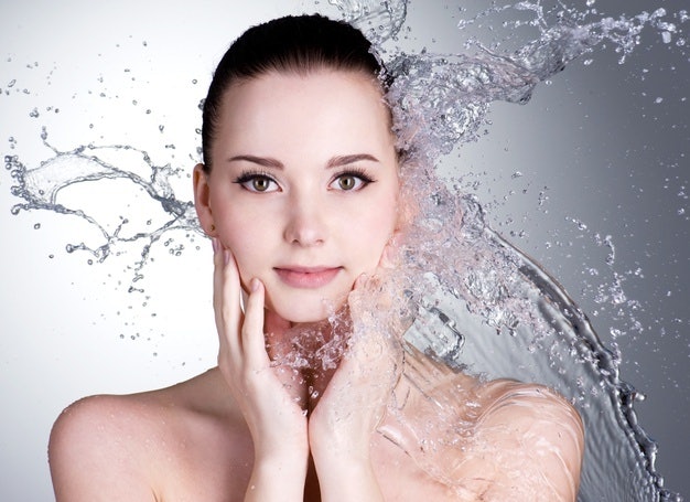 เลือกน้ำตบที่มีส่วนผสมของ Hyaluronic Acid เสริมความชุ่มชื้น