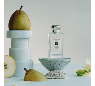 กลิ่น English Pear & Freesia : หอมหวาน สดชื่น ผ่อนคลาย