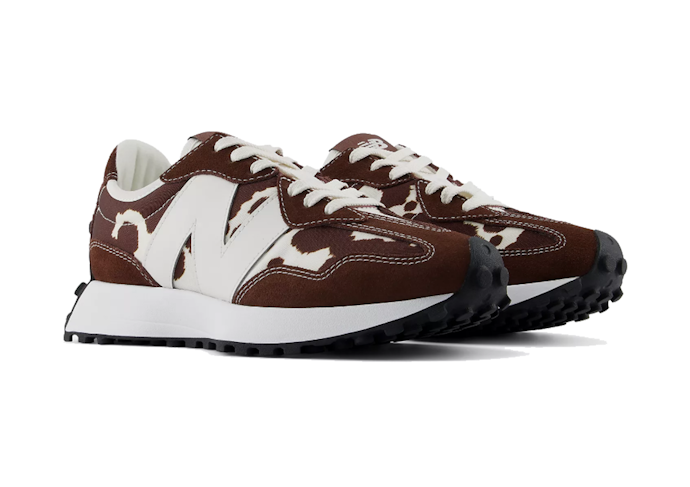 New Balance 327 สำหรับคนที่ชอบดีไซน์แฟชั่นและทรงรองเท้าที่โดดเด่น