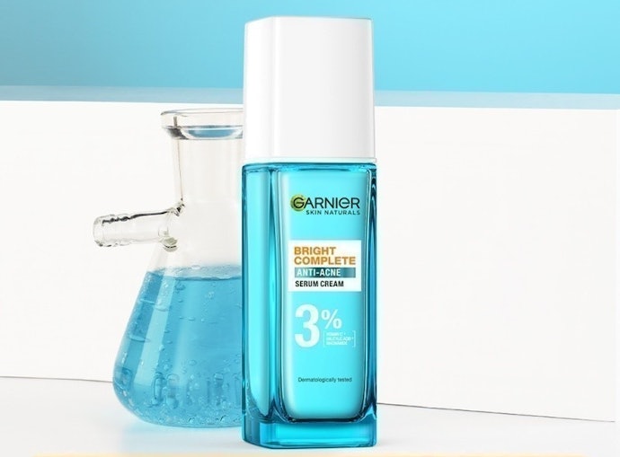 คนที่ปัญหาสิว เลือกครีมการ์นิเย่สีฟ้า (Garnier Bright Complete Anti-Acne)