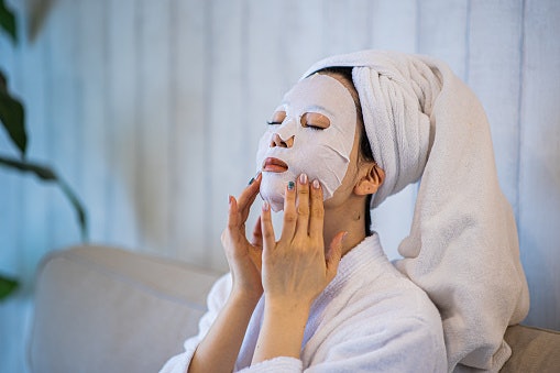 สำหรับฟื้นฟูผิวแบบเร่งด่วน เลือกมาส์กหน้าเกาหลีแบบแผ่น (Sheet Mask)
