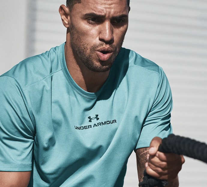 ชุดเดินป่าจาก Under Armour