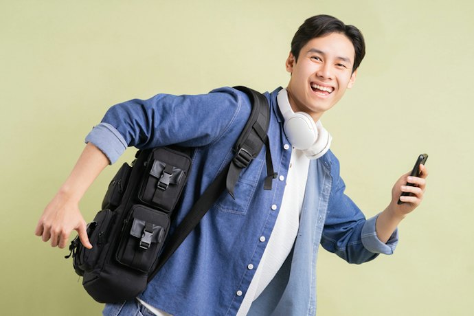 สำหรับผู้ที่เน้นใช้งานลำลอง เลือก Crossbody Bag, Sling Bag หรือ Gym Bag