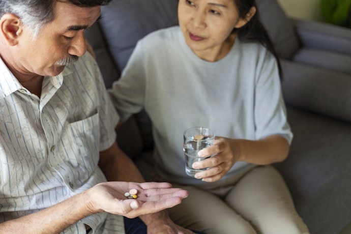 สำหรับผู้สูงอายุที่มีปัญหาจอตาเสื่อม เลือกวิตามินที่มีสารสกัดบิลเบอร์รี/สารสกัดจากใบแปะก๊วย
