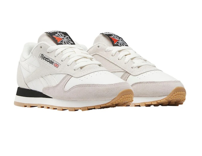 หากชื่นชอบดีไซน์ย้อนยุค เลือก Reebok Classic