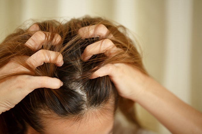 สำหรับผู้ที่มีหนังศีรษะแห้งลอก มีรังแค เลือก Hair Tonic สูตรเพิ่มความชุ่มชื้น