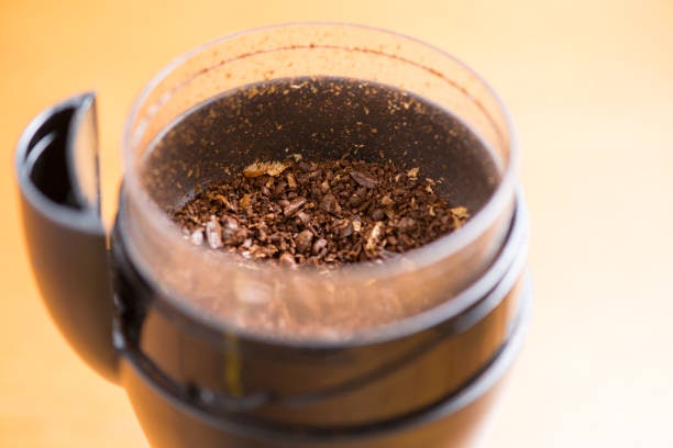 เลือกกาแฟสำเร็จรูปแบบผงหยาบหรือฟรีซดราย ราคาสูง แต่คงรสสัมผัสดั้งเดิมได้ดี