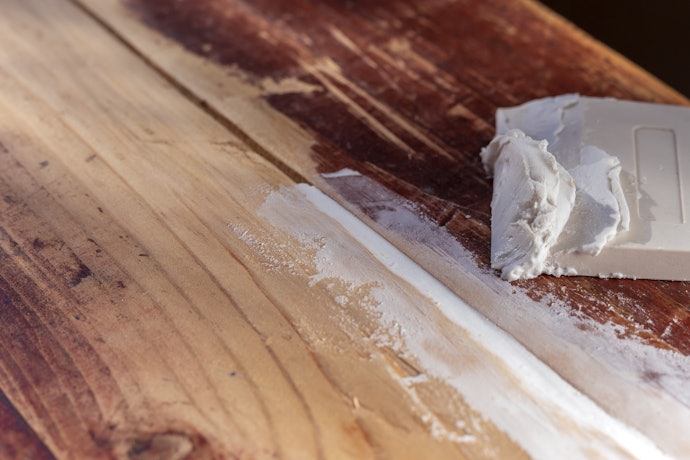 งานซ่อมแซมไม้ที่เสียหายเยอะ แนะนำให้เลือก Wood Filler แบบอีพ็อกซี่