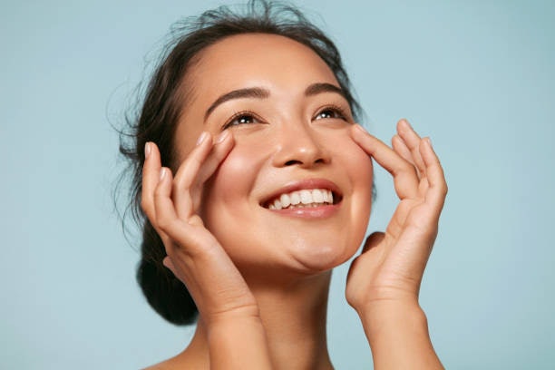 สำหรับคนผิวมัน ขอแนะนำให้เลือก 'สูตรน้ำ' ที่เป็นสูตร Oil-Free และมีส่วนผสมช่วยคุมมัน