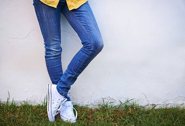 กางเกงยีนส์ขาเดฟ (Skinny Jeans) เน้นขาและสะโพก ช่วยให้รูปร่างดูมีสัดส่วน